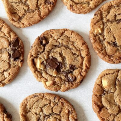 Frejas cookies med hvid og mørk chokolade