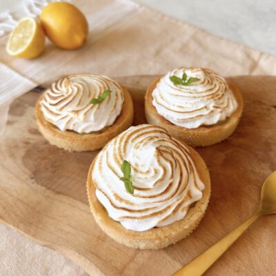 Små citrontærter med lemon curd og marengs